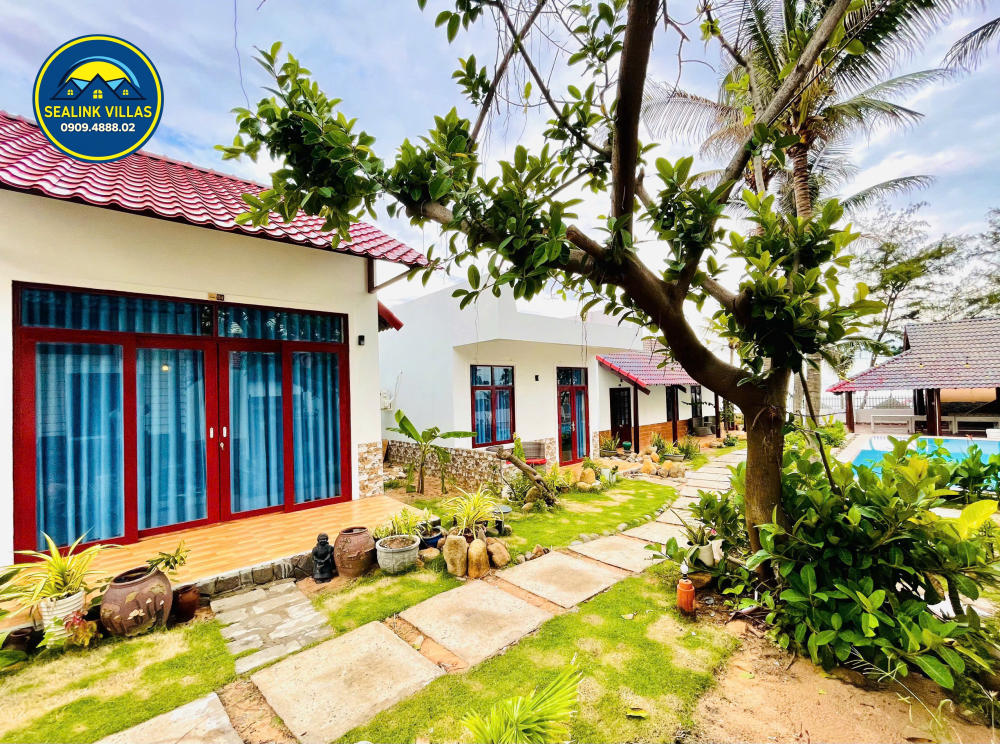 Hồ Bơi Siêu Rộng Và Sân Vườn Hơn 1000 Mét Vuông