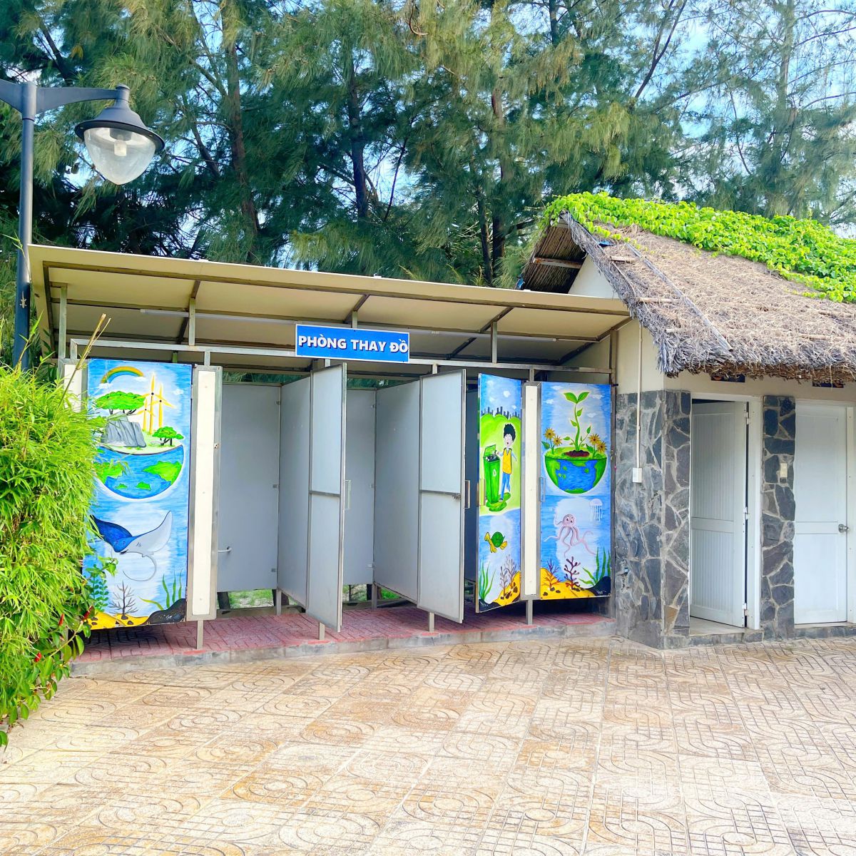 Có phòng tắm - phòng thay đồ khi mất phí bãi 60.000đ