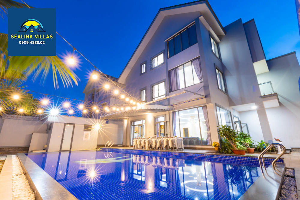 Với sức chứa tối đa 30 người, villa này rất phù hợp cho những chuyến đi gia đình ba thế hệ, nhóm bạn đông hay team building nhỏ.
